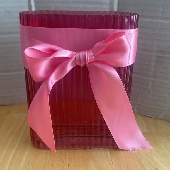 Oval shaped pink glass vase about 6.5 x 5 x 1.5 in. Use alone or for flowers. - Picture 2 of 7